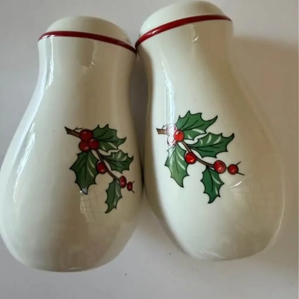 Cuthberson Christmas Tree Salt and Pepper Shakers $10 Stamford